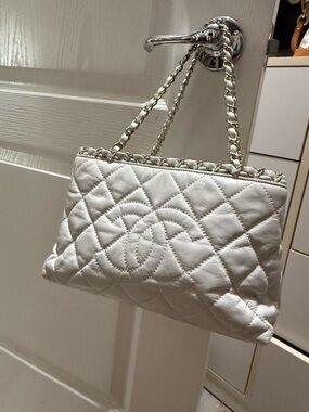 CHANEL Pre-Loved Chain me tote handbag
